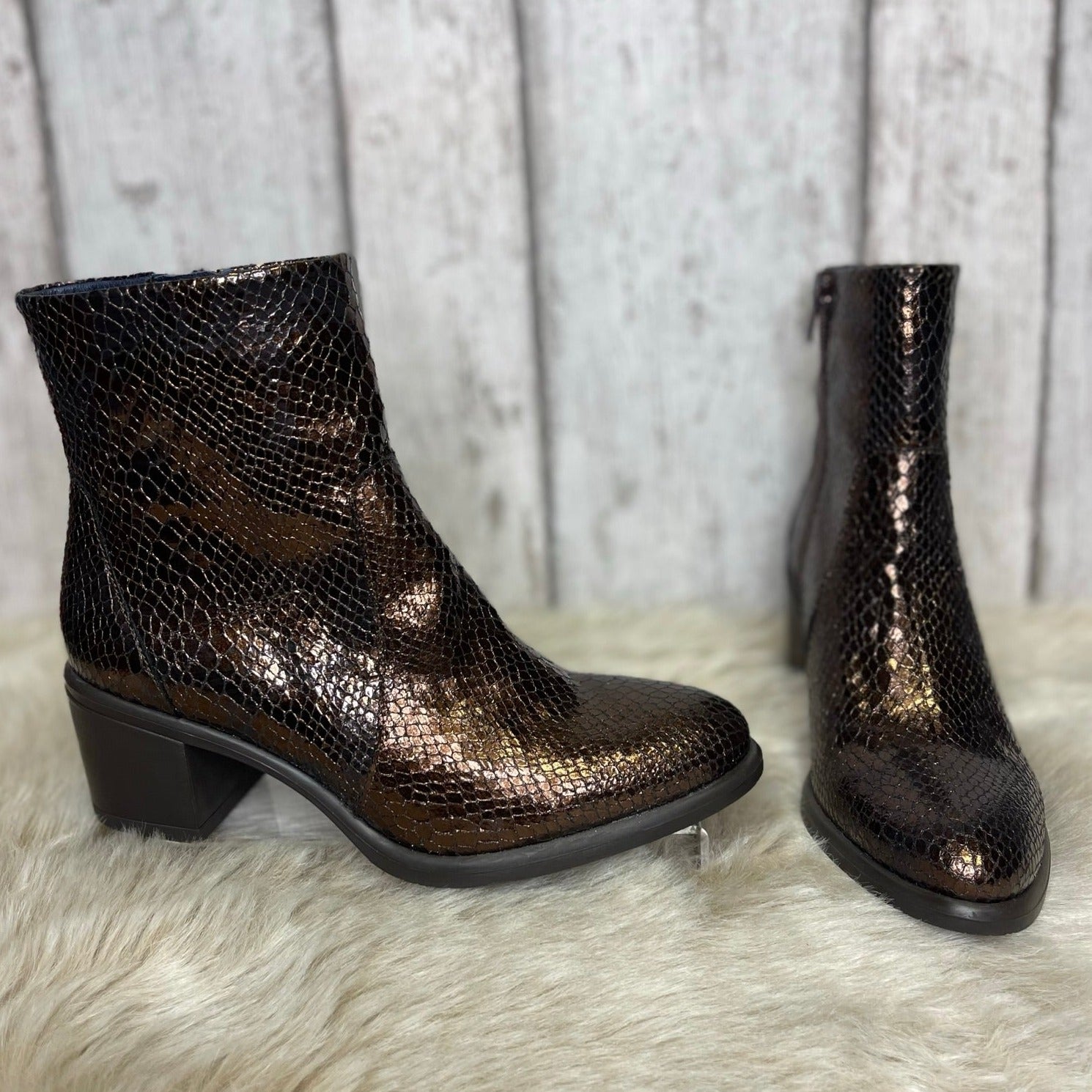 Dorking - D8355 - S25077