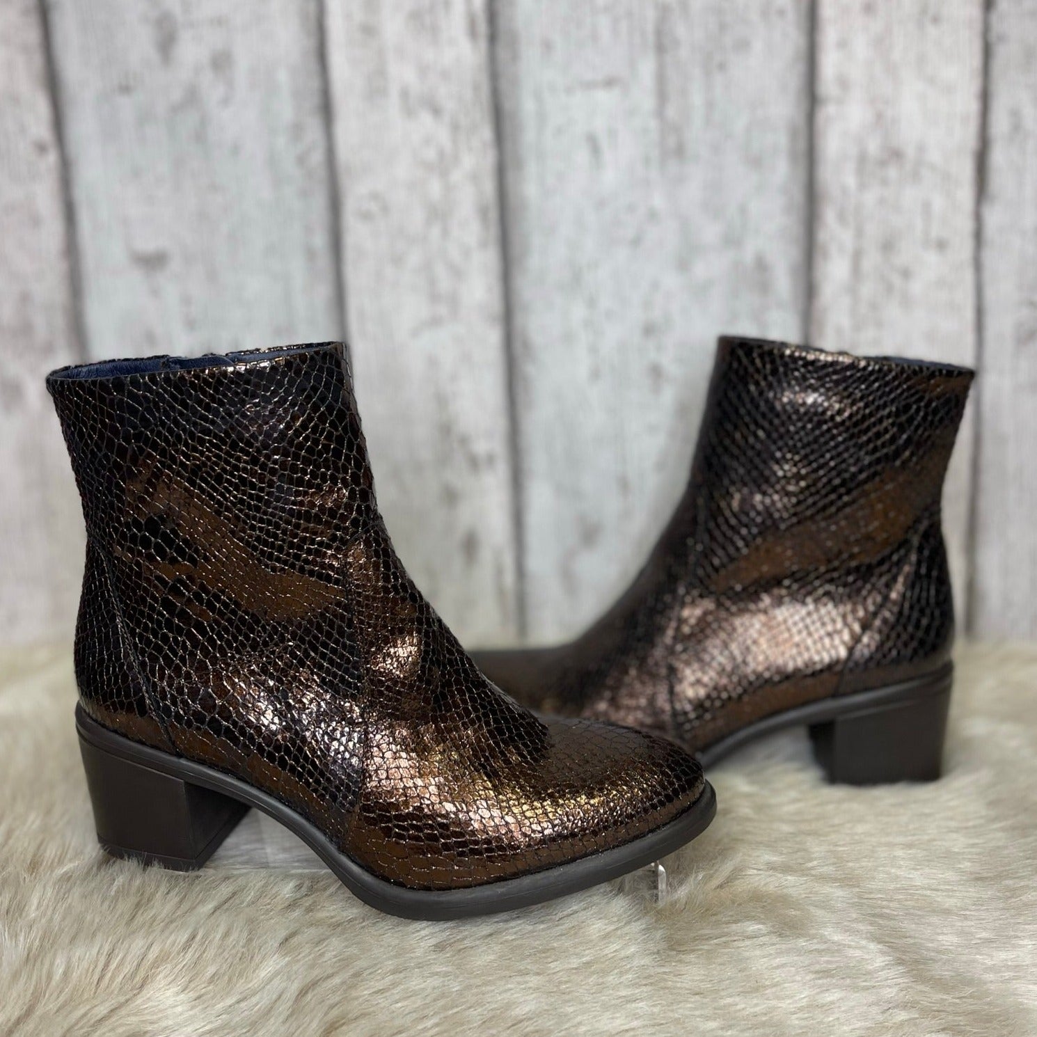 Dorking - D8355 - S25077