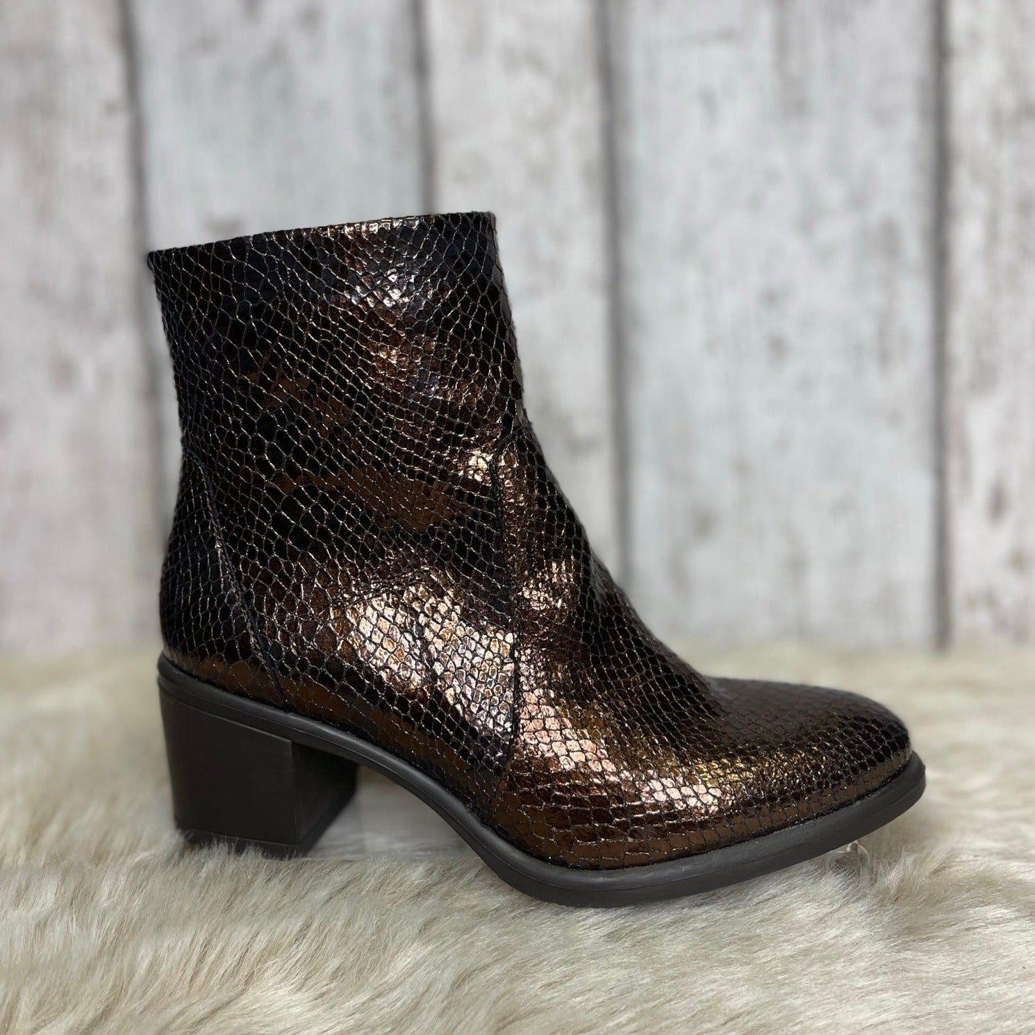 Dorking - D8355 - S25077