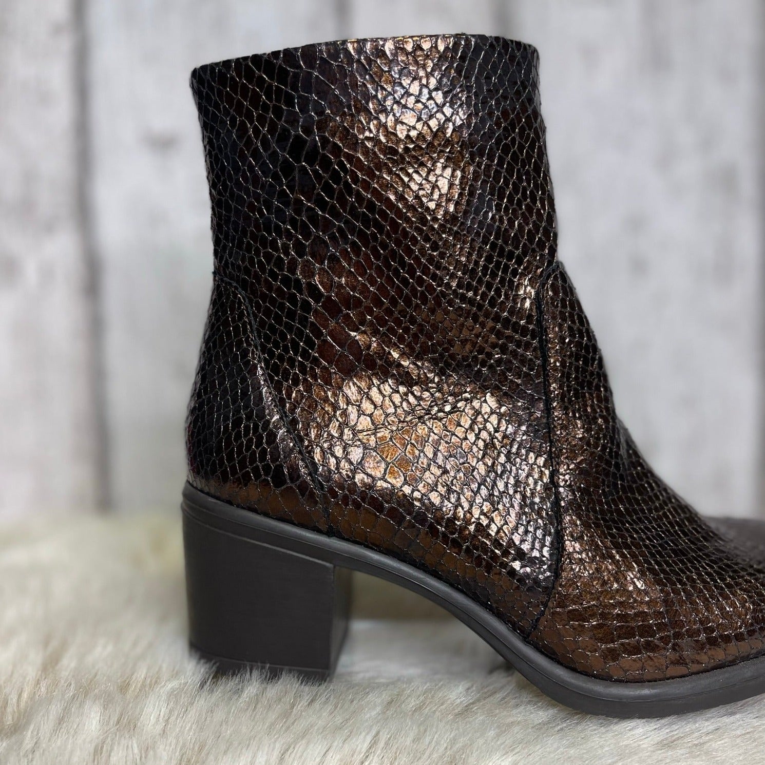 Dorking - D8355 - S25077