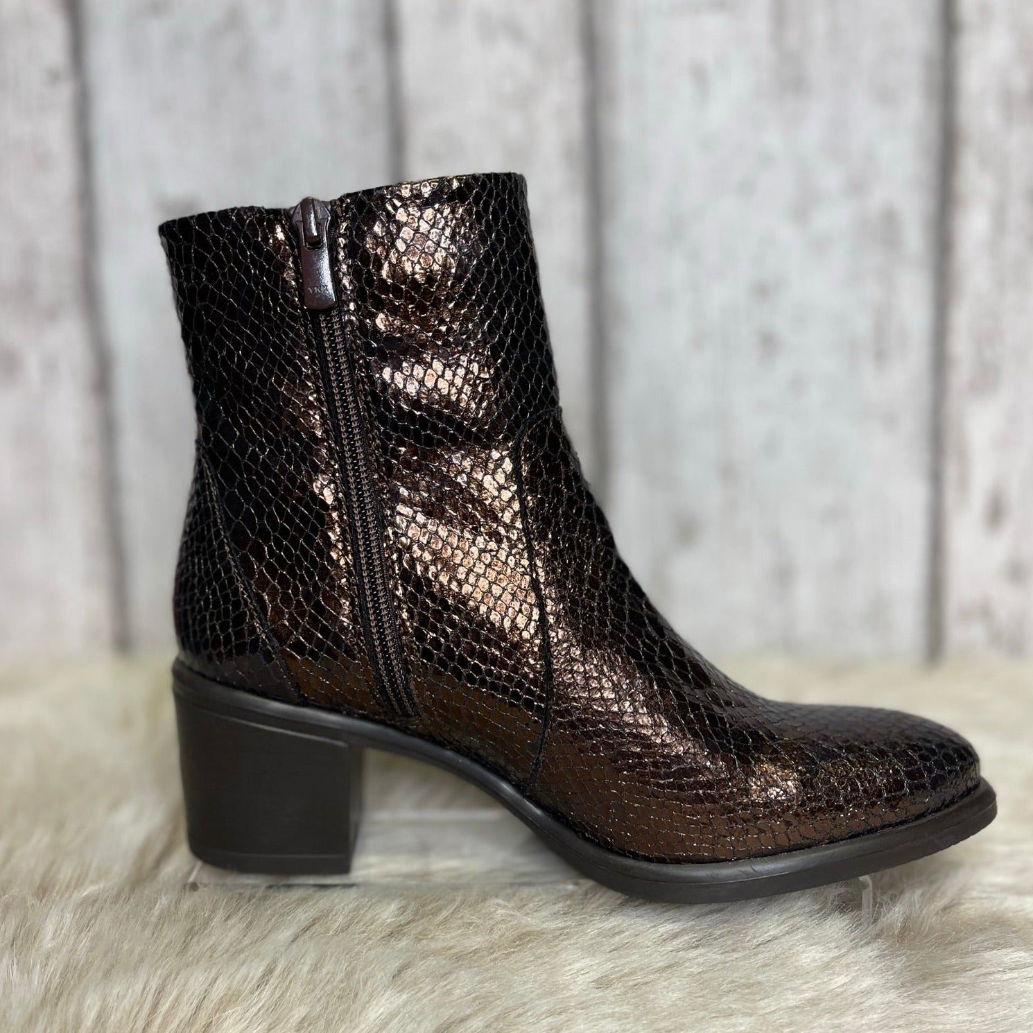 Dorking - D8355 - S25077